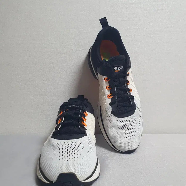 [BUNJANG] Descente Tonic 3.0 Running Shoes White Black Orange 280mm / 데상트 토닉 3.0 러닝화 화이트 블랙 오렌지 280mm
