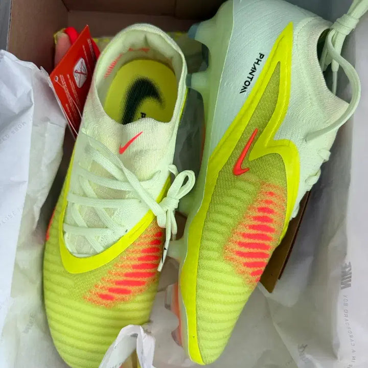 [BUNJANG] Nike Phantom Fluorescent Soccer Cleats / 나이키 팬텀 축구화 형광색