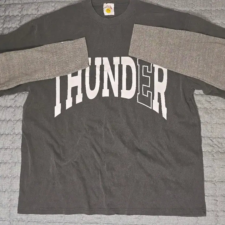 [BUNJANG] ATEEZ Hongjoong Thunder Long Sleeve Bundle Set / 에이티즈 썬더 롱슬리브+홍중 인형 일괄판매