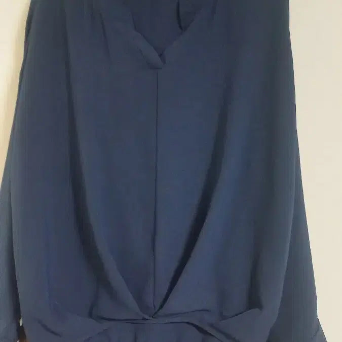 [BUNJANG] Navy V-Neck Blouse Size 77 / 네이비 블라우스 77