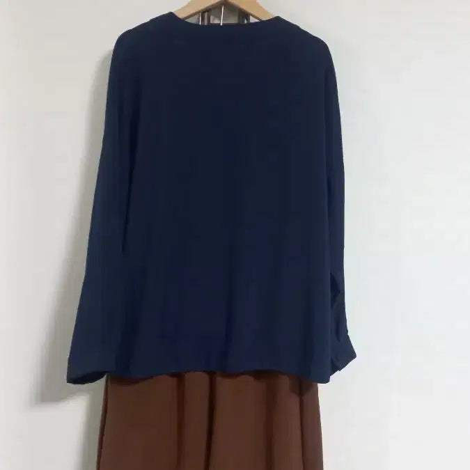 [BUNJANG] Navy V-Neck Blouse Size 77 / 네이비 블라우스 77