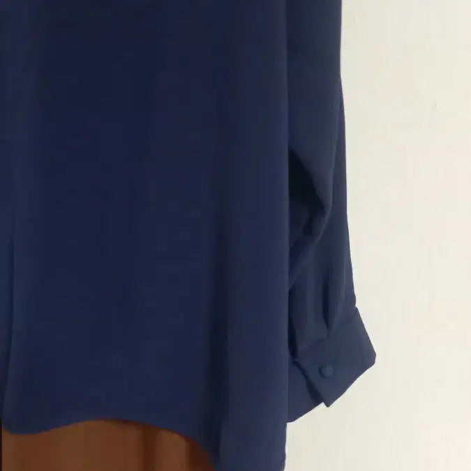 [BUNJANG] Navy V-Neck Blouse Size 77 / 네이비 블라우스 77