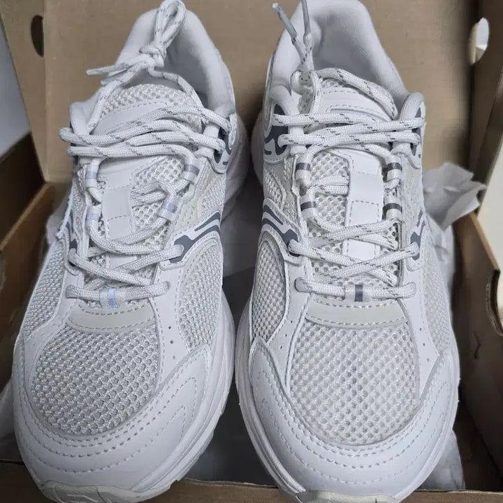 [BUNJANG] Discovery Breeze V2 White Sneakers / 디스커버리 브리즈 V2