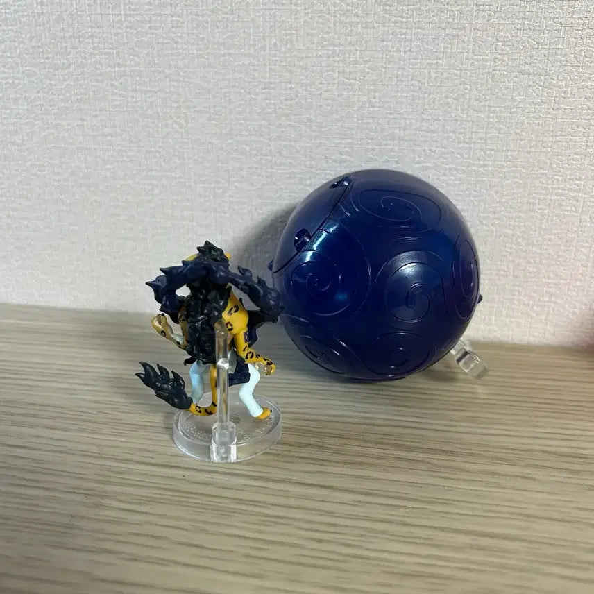[BUNJANG] One Piece Gacha "Devil Fruit" Rob Lucci Figure / 원피스 가챠 원피의 열매 로브 루치 피규어