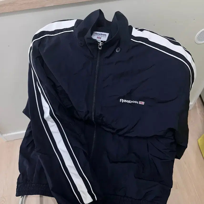 [BUNJANG] Reebok Windbreaker Jacket / 리복 바람막이