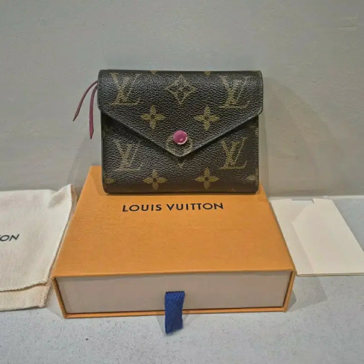 [BUNJANG] Louis Vuitton Victorine Wallet Fuchsia Monogram / 루이비통 빅토린 월릿 푸시아 컬러 풀박스 판매합니다
