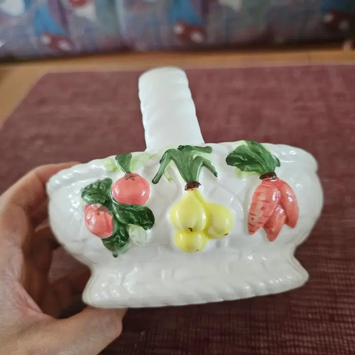 [BUNJANG] Antique Ceramic Basket with Vegetable Decoration / 잠시세일.앤티크 티스푼 꽂이, 수반, 채소로 장식된 세라믹 바구니