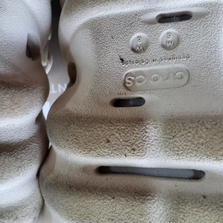 [BUNJANG] Crocs Sandals (Size M6/W8) with Jibbitz / 크록스샌들m6w8사이즈+지비츠
