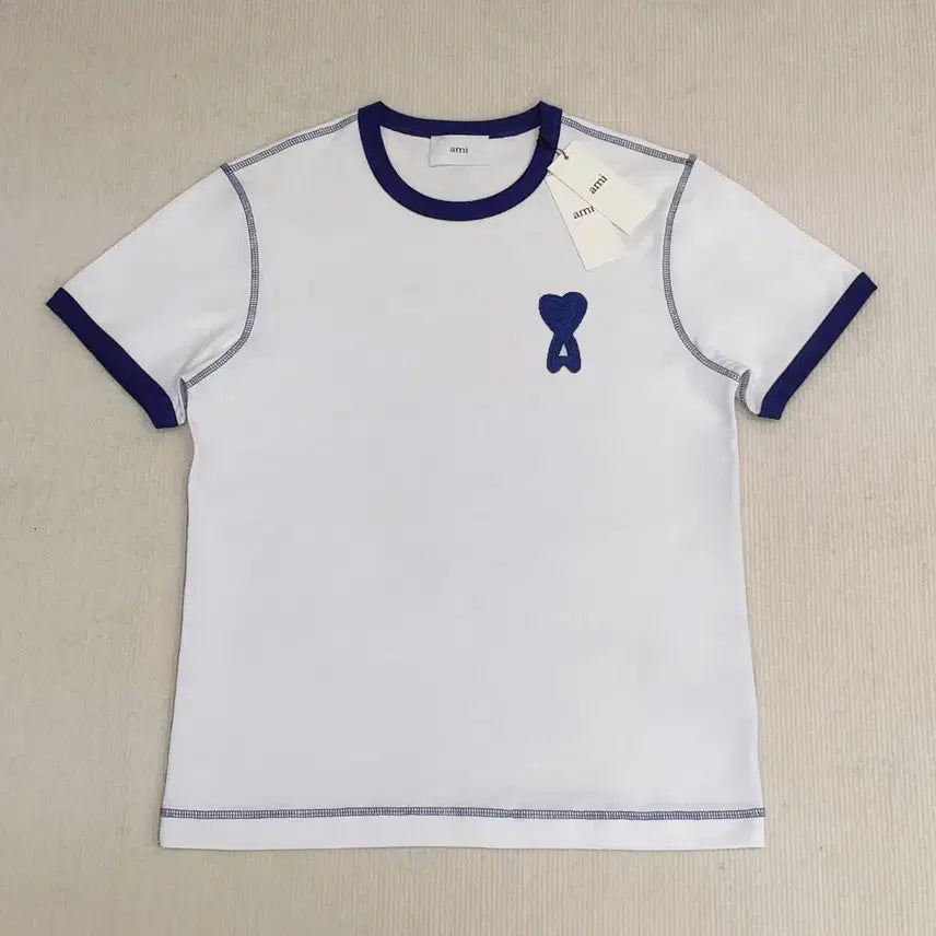 [BUNJANG] AMI Small Logo Casual T-Shirt White Embroidery / 아미 반발티  화이트  자수  스몰로고  캐쥬얼