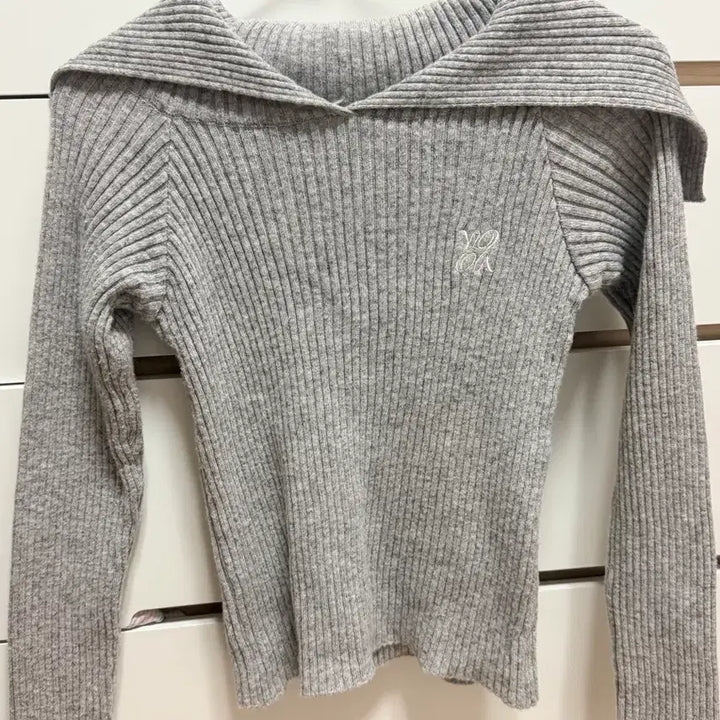 [BUNJANG] Off-the-Shoulder Knit Long Sleeve T-Shirt Gray / 오프숄더 니트 긴팔티 회색