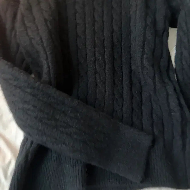 [BUNJANG] Black Cable Knit Sweater / 블랙 케이블 니트 스웨터