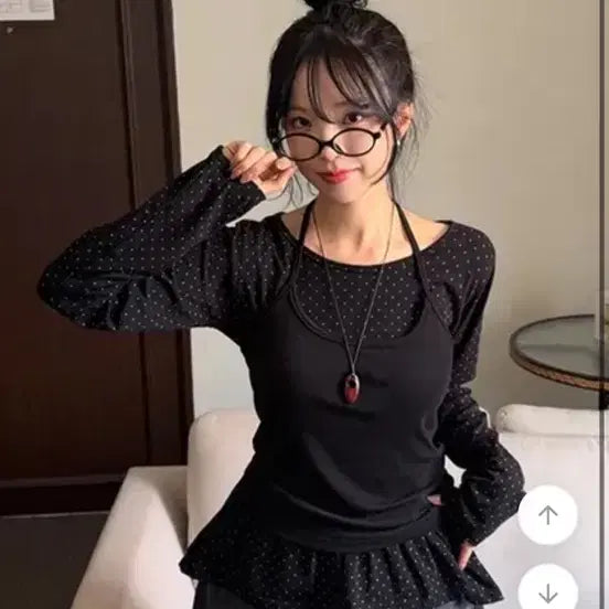 [BUNJANG] Black Polka Dot Long Sleeve T-Shirt with Ruffle Hem / 블랙 땡땡이 긴팔 티셔츠