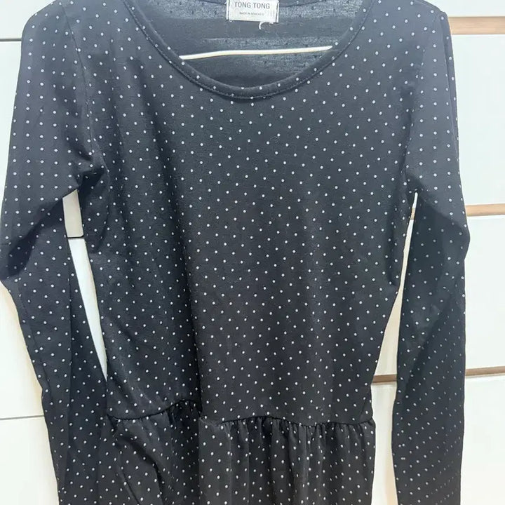 [BUNJANG] Black Polka Dot Long Sleeve T-Shirt with Ruffle Hem / 블랙 땡땡이 긴팔 티셔츠