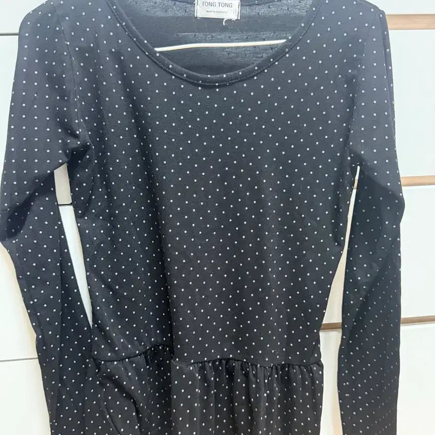 [BUNJANG] Black Polka Dot Long Sleeve T-Shirt with Ruffle Hem / 블랙 땡땡이 긴팔 티셔츠