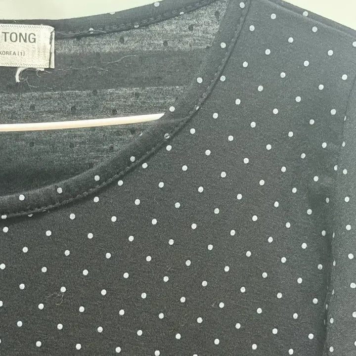 [BUNJANG] Black Polka Dot Long Sleeve T-Shirt with Ruffle Hem / 블랙 땡땡이 긴팔 티셔츠