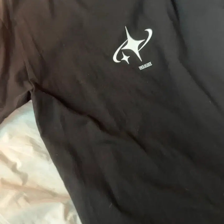 [BUNJANG] DELIGHT Black Short Sleeve T-Shirt / DELIGHT 블랙 반팔 티셔츠