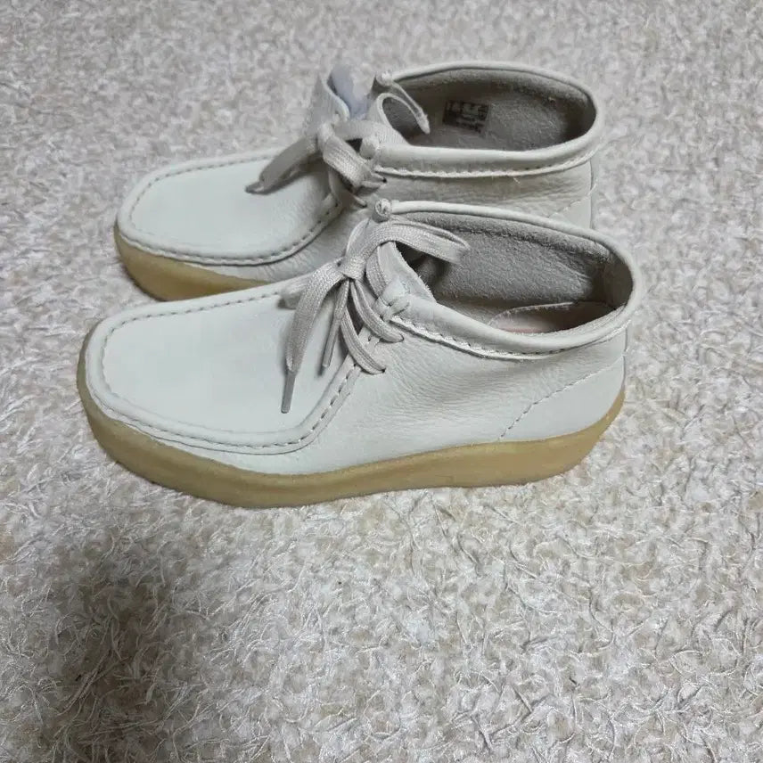 [BUNJANG] Clarks Wallabee Off White Nubuck Shoes (230) / 클락스 왈라비 오프 화이트 누벅 230