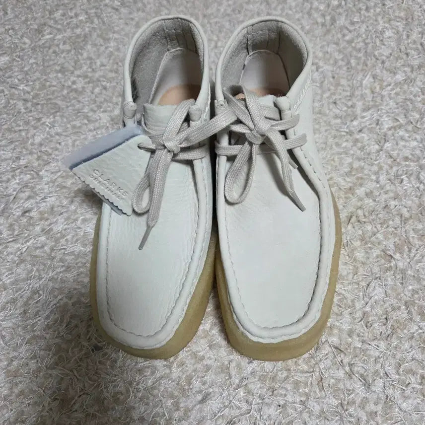[BUNJANG] Clarks Wallabee Off White Nubuck Shoes (230) / 클락스 왈라비 오프 화이트 누벅 230
