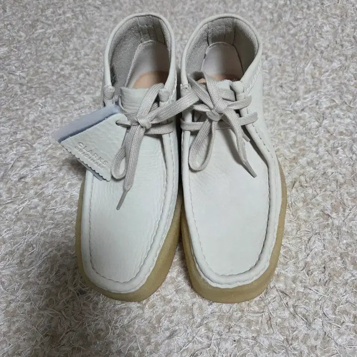 [BUNJANG] Clarks Wallabee Off White Nubuck Shoes (230) / 클락스 왈라비 오프 화이트 누벅 230