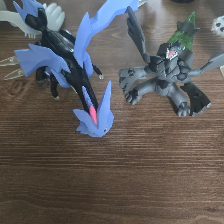 [BUNJANG] Shiny Kyurem &amp; Zekrom Pokemon 3D Figure Set / 이로치 큐레무&amp;제크로무 포켓몬 입체도감