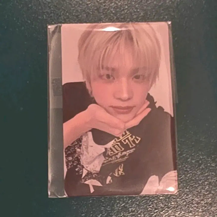 [BUNJANG] TWS Yongsan Pop-up Shinyu Photocard Blonde / 투어스 용산팝업 위버스럭드 신유 포카 금발아궁빵