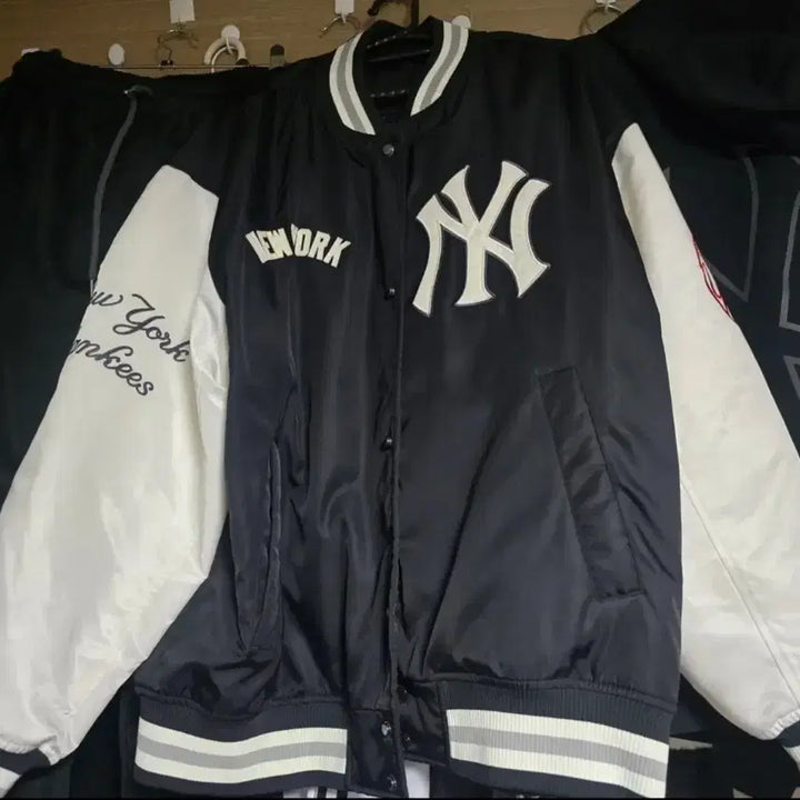 [BUNJANG] MLB Signature Nylon Varsity Jacket New York Yankees (Size L) / 시그니처 나일론 바시티자켓 뉴욕양키스 L사이즈 급전X 가격인하 없음