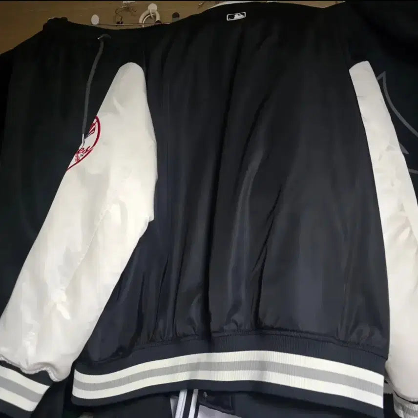 [BUNJANG] MLB Signature Nylon Varsity Jacket New York Yankees (Size L) / 시그니처 나일론 바시티자켓 뉴욕양키스 L사이즈 급전X 가격인하 없음