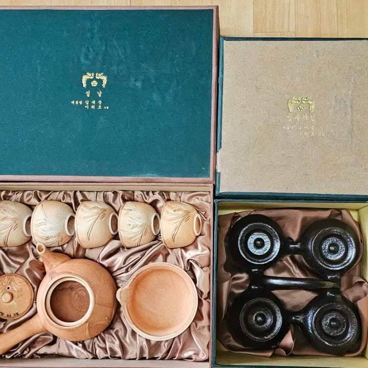 [BUNJANG] Kim Dae-jung Presidential Era Hwangto Tea Set &amp; Onggi Spice Jar Set / 청와대 김대중대통령 황토다기세트와 옹기양념단지 판매합니다.