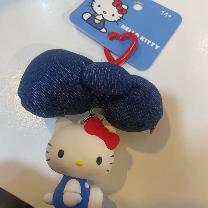[BUNJANG] Hello Kitty Denim Doll Keychain / 헬로키티 데님 인형 키링 새상품
