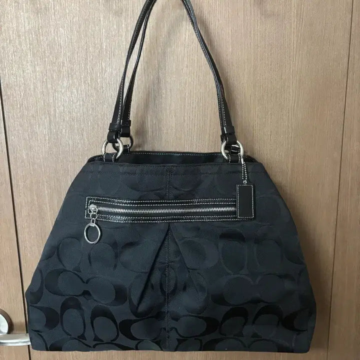 [BUNJANG] Coach Signature Black Large Shoulder Bag / COACH 코치 시그니처 블랙 빅사이즈 숄더백