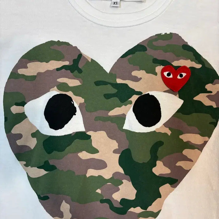 [BUNJANG] Comme des Garçons Camouflage Heart T-Shirt / 꼼데가르송 카모플라주 하트 티셔츠