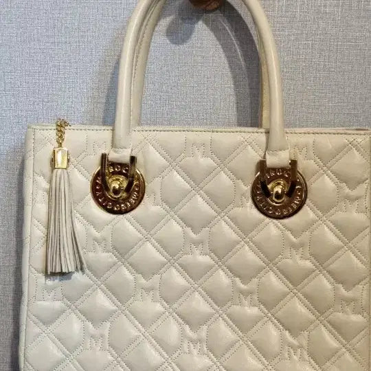 [BUNJANG] Metrociti Ivory Quilted Tote Bag with Tassel / 메트로시티 아이보리 퀼팅 토트백 + 태슬