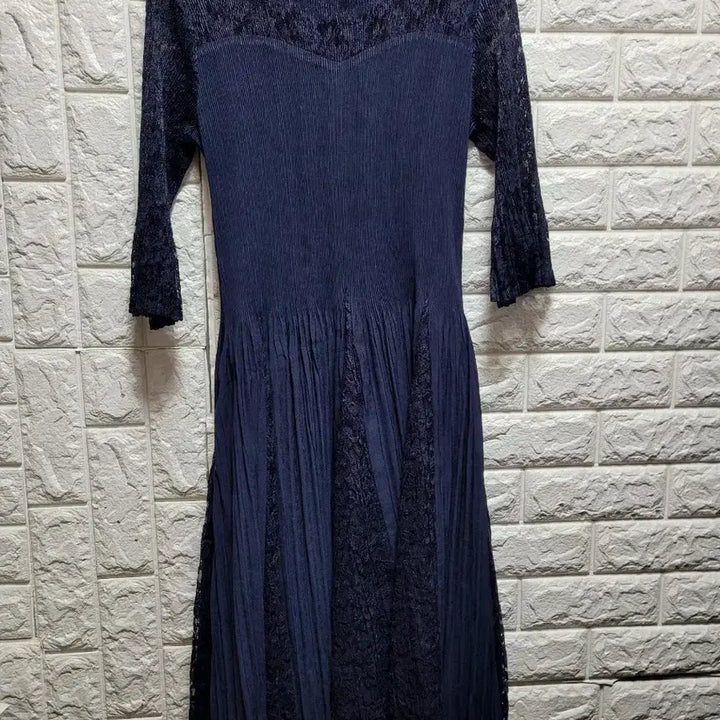 [BUNJANG] Pleats Coral Lace Three-Quarter Sleeve Long Dress Navy / 플리츠코라 레이스 칠부 플리츠 롱 원피스 네이비