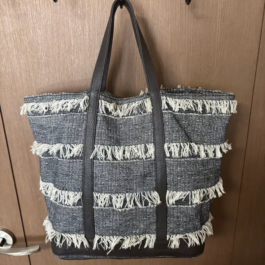 [BUNJANG] Atte Vanessa Bruno Denim Leather Tassel Shoulder Bag / Athe 아떼 바네사브루노 테슬 데님 레더 숄더백