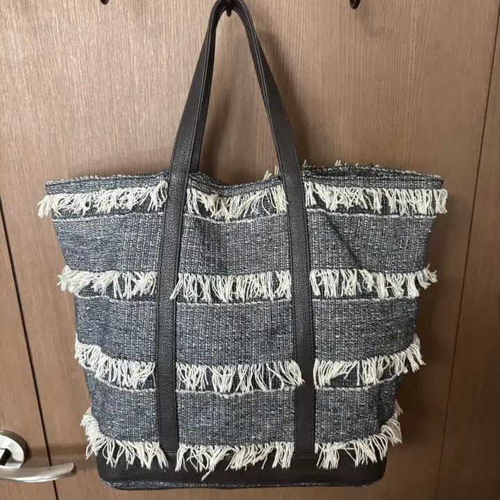 [BUNJANG] Atte Vanessa Bruno Denim Leather Tassel Shoulder Bag / Athe 아떼 바네사브루노 테슬 데님 레더 숄더백