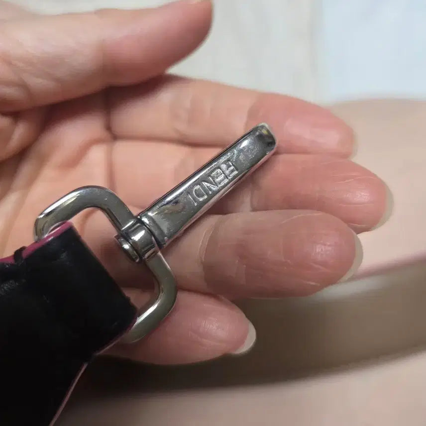[BUNJANG] Fendi Strap You Multi Stud Shoulder Strap / 펜디 스트랩 유 (NO 1711587)