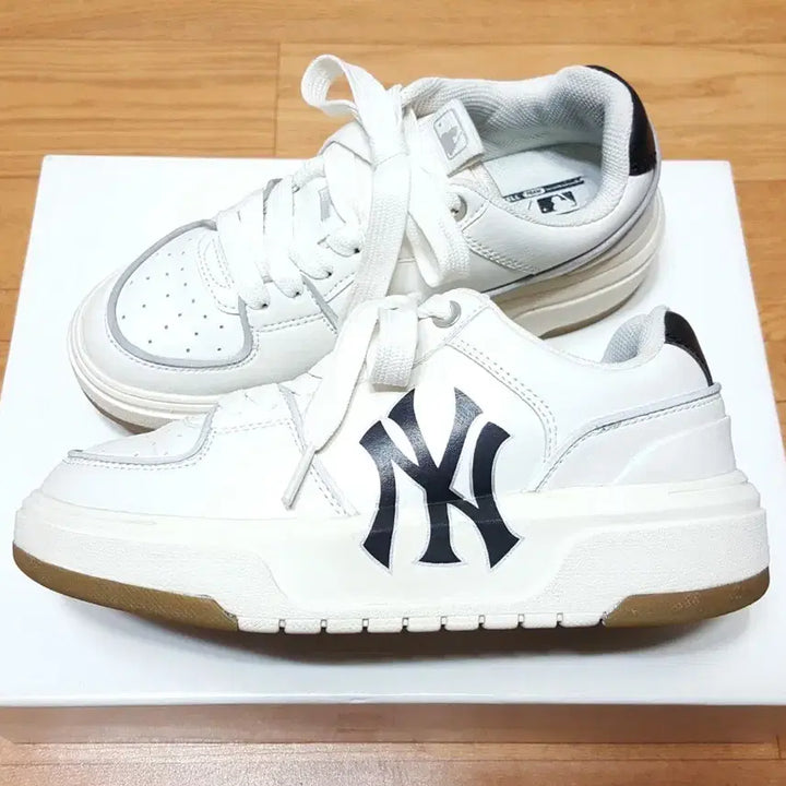 [BUNJANG] MLB Chunky Liner NY Leather Sneakers White Black / MLB 청키 라이너 NY/경량 가죽 운동화 230-볼날씬235 거의새것