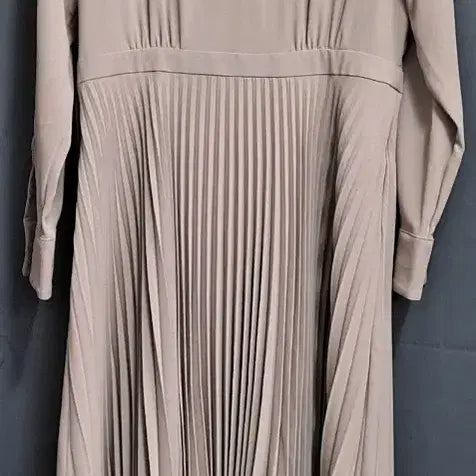 [SOLD OUT] 셀럽샵 플리츠 롱 원피스 베이지