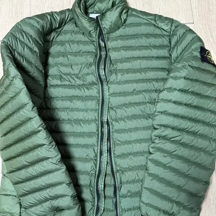 [BUNJANG] Stone Island 22FW Lightweight Down Jacket Olive Green L Size / 22fw 스톤아일랜드 경량패딩 올리브그린 L사이즈