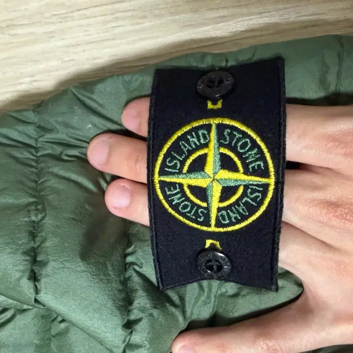 [BUNJANG] Stone Island 22FW Lightweight Down Jacket Olive Green L Size / 22fw 스톤아일랜드 경량패딩 올리브그린 L사이즈