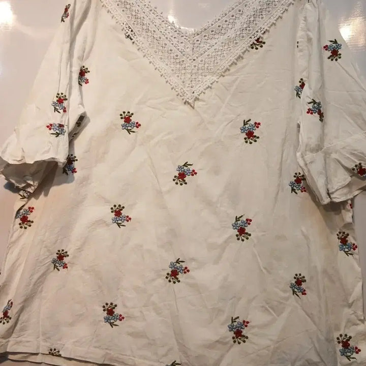 [BUNJANG] Jstyle White Embroidered Blouse / Jstyle 화이트 자수 블라우스