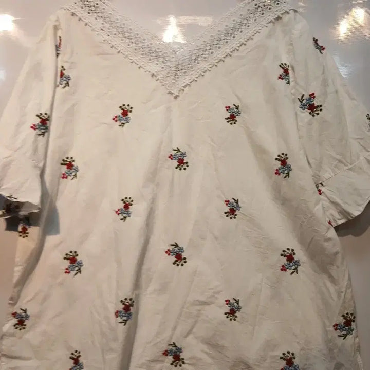 [BUNJANG] Jstyle White Embroidered Blouse / Jstyle 화이트 자수 블라우스