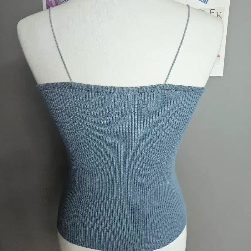 [BUNJANG] V-Neck Ribbed Spaghetti Strap Tank Top / 브이넥 골지 끈나시