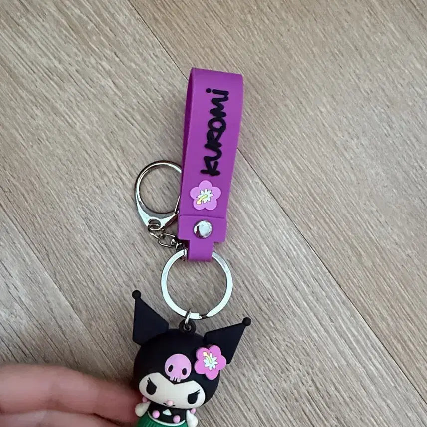 [BUNJANG] Kuromi Hawaiian Outfit Strap Keychain / 쿠로미 스트랩 키링 괌구매