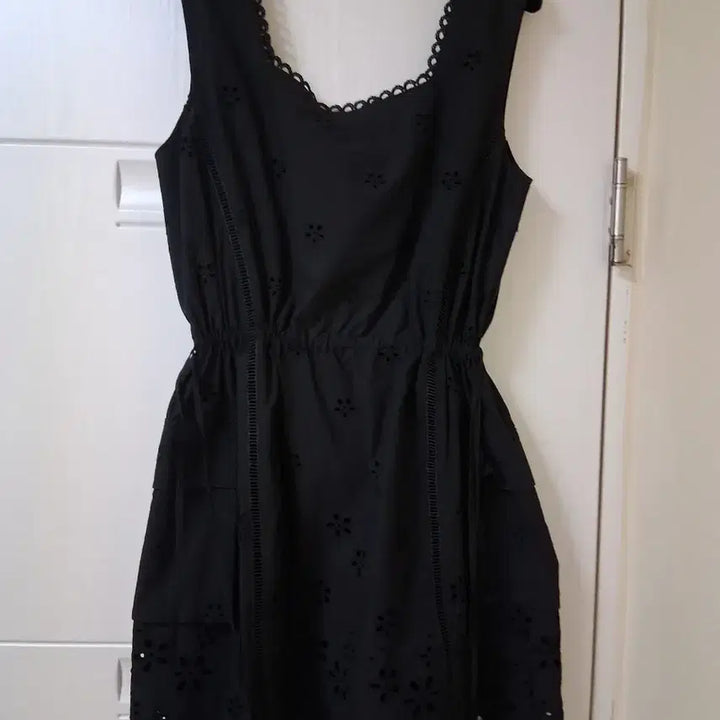 [BUNJANG] Juicy Judy Black Eyelet Punching Dress / 주시주디 블랙 아일렛 펀칭 원피스