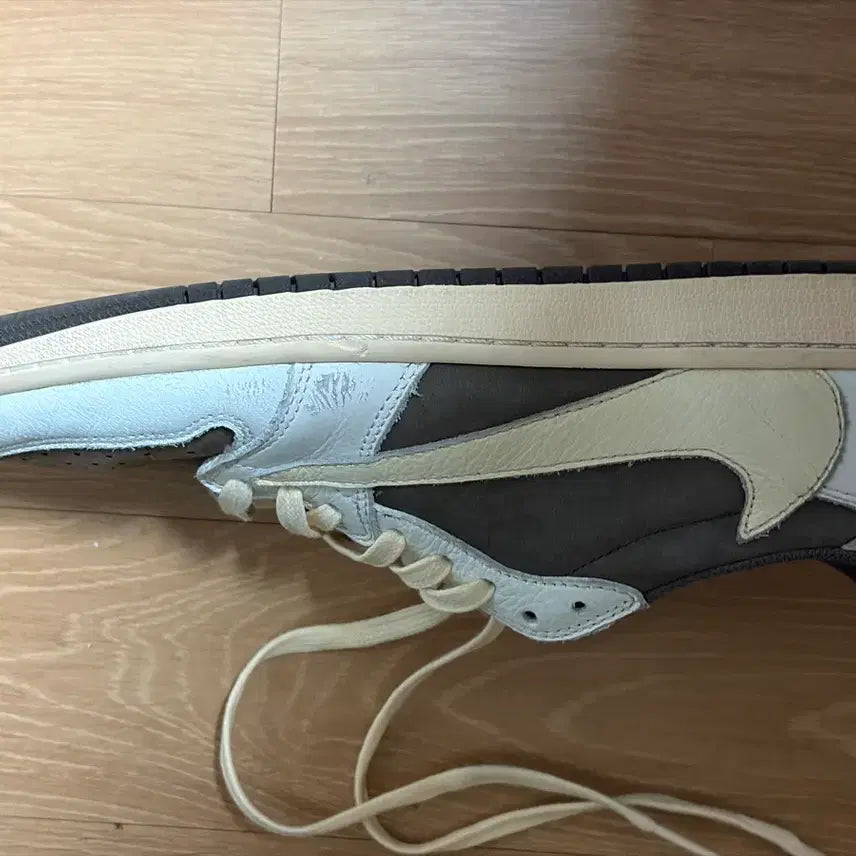 [BUNJANG] Nike Air Jordan 1 x Travis Scott Retro Low OG SP Sail Ridgerock / 정품)조던 1 x 트래비스 스캇 레트로 로우 OG SP 세일 앤 리저록