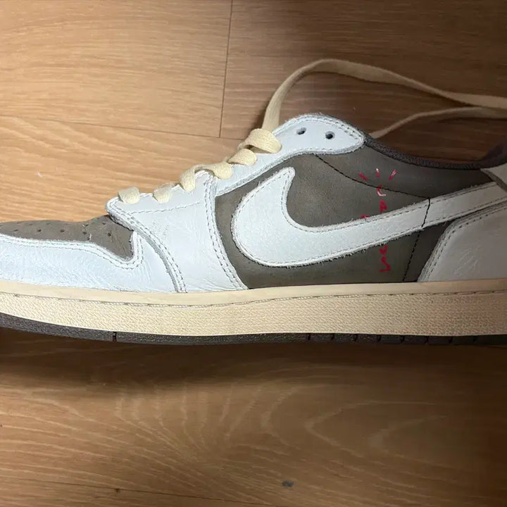 [BUNJANG] Nike Air Jordan 1 x Travis Scott Retro Low OG SP Sail Ridgerock / 정품)조던 1 x 트래비스 스캇 레트로 로우 OG SP 세일 앤 리저록