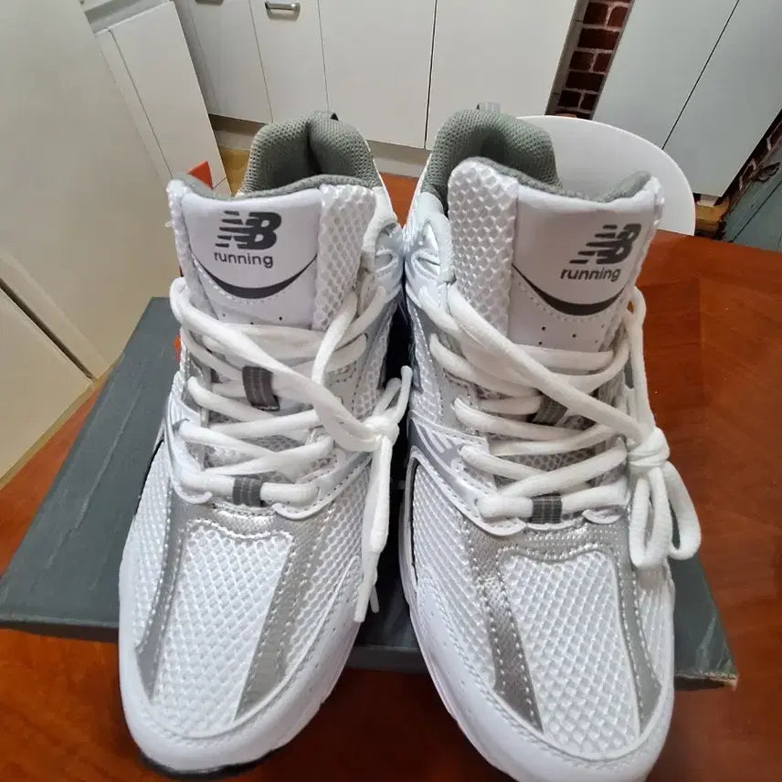 [BUNJANG] New Balance 530 White Running Shoes (275) / 뉴발란스 530 러닝화 흰색 운동화 275 새상품