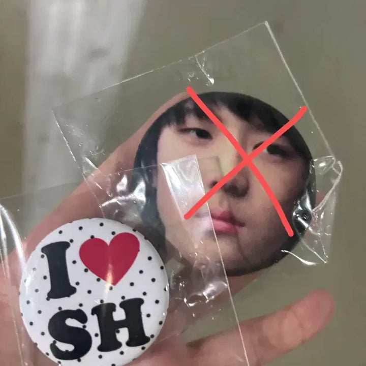 [BUNJANG] EXO Suho Dot Pin Button / 엑소 비공굿 수호 도트 핀버튼 판매합니다