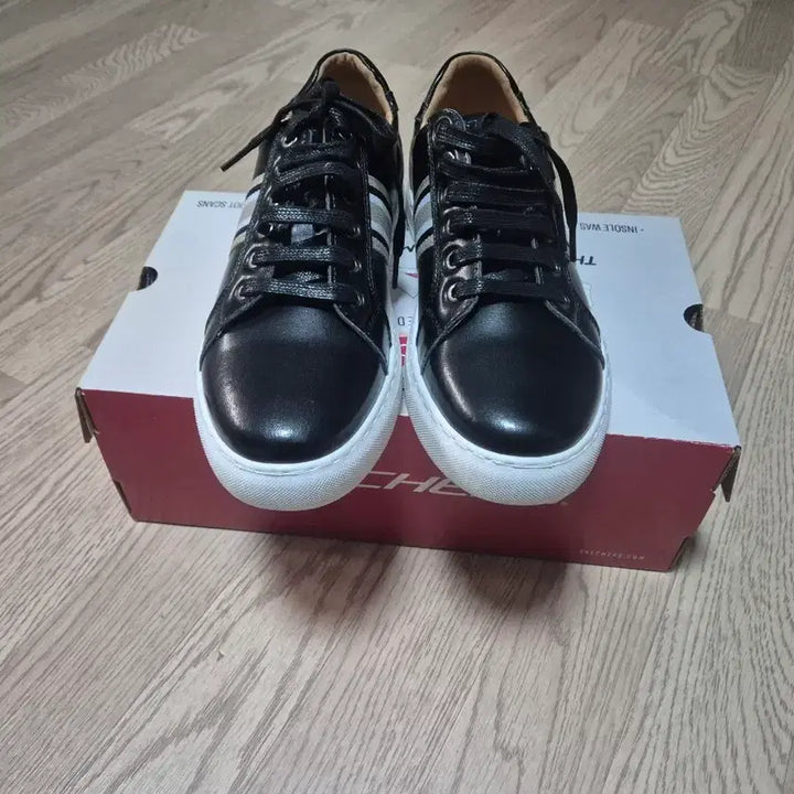 [BUNJANG] Esquire Sneakers Shoes (Set of 2) / 에스콰이어 스니커즈 구두 개 250